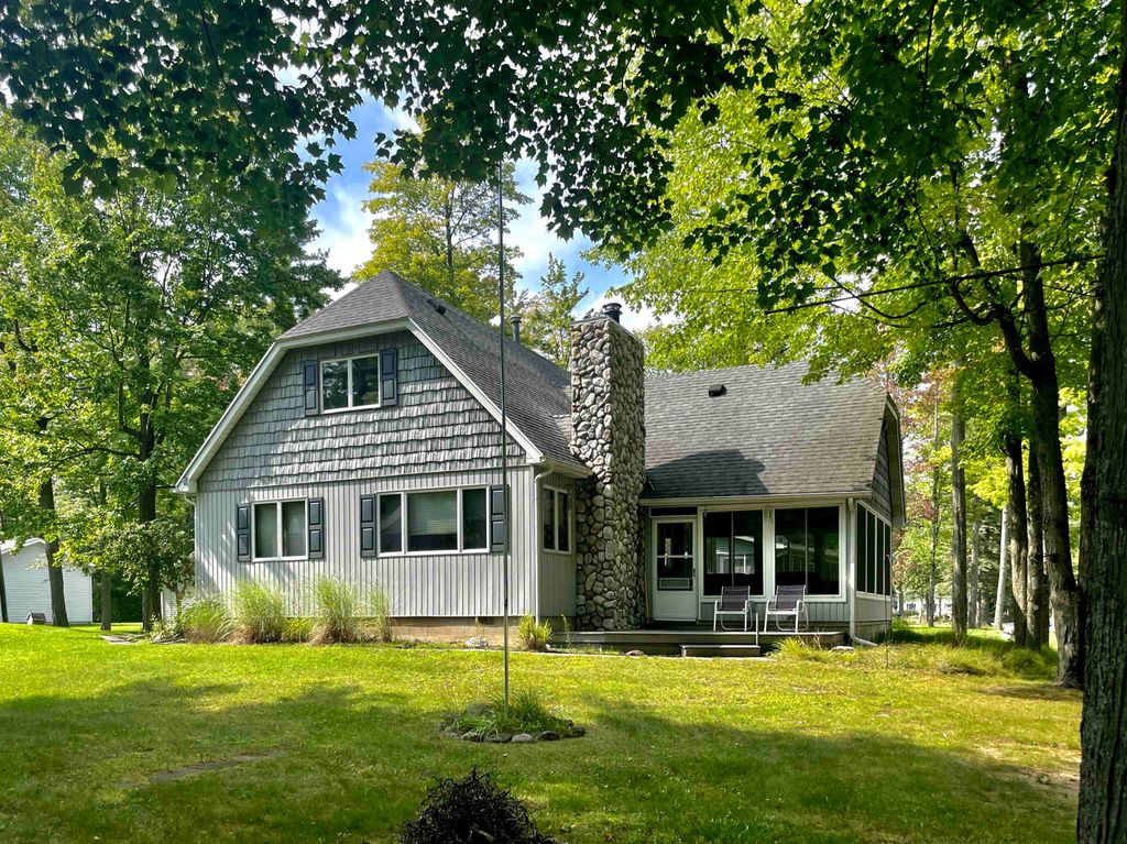 Photo of 3252 Pinehurst Drive, Gladwin, MI 48624 (MLS # 50208424)