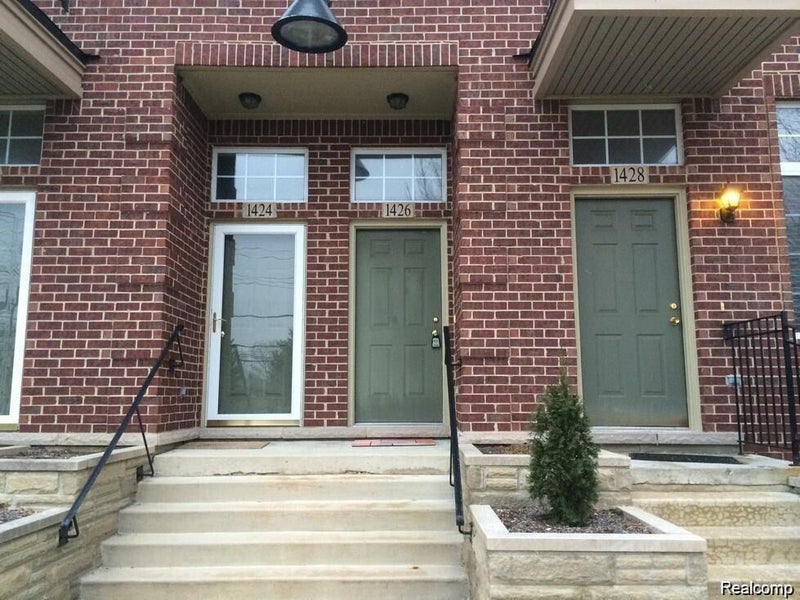 1426 Crimson Way