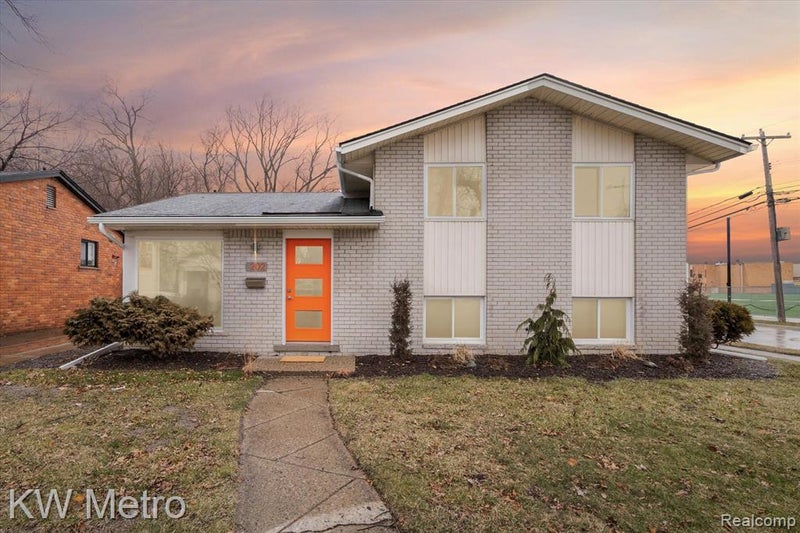 202 BROADACRE Avenue