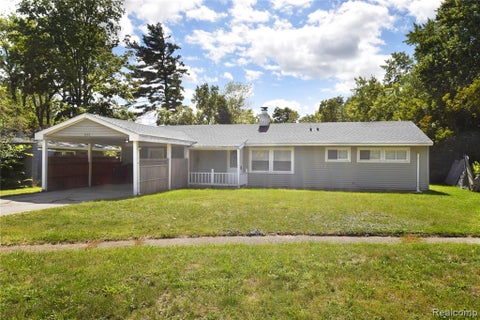 Photo of 1935 Carmanbrook Parkway, Flint, MI 48507 (MLS # 61024431)