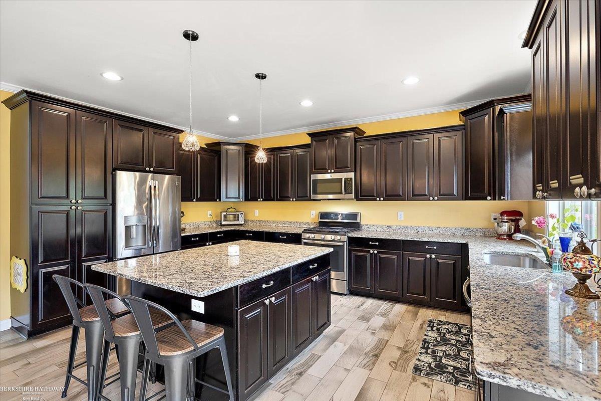 Harrison Twp, Michigan 48045, United States, 4 Bedrooms Bedrooms, ,3 BathroomsBathrooms,Residential,Active,227178