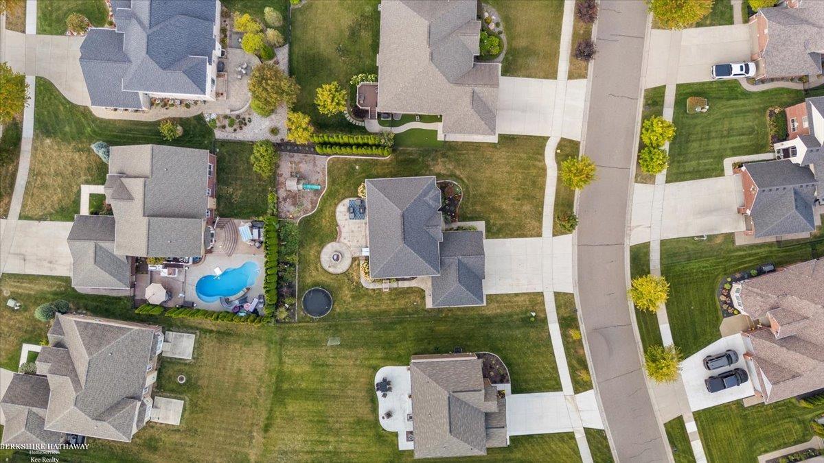 Harrison Twp, Michigan 48045, United States, 4 Bedrooms Bedrooms, ,3 BathroomsBathrooms,Residential,Active,227178