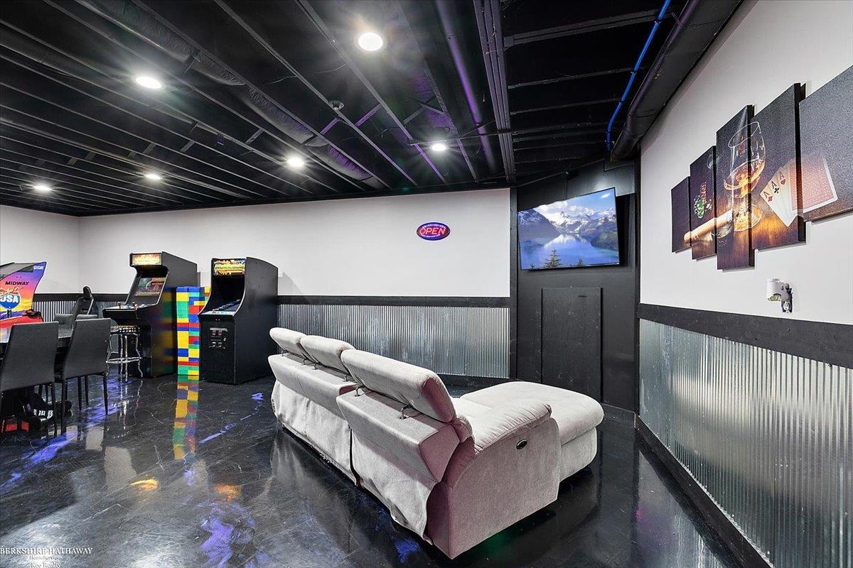 Harrison Twp, Michigan 48045, United States, 4 Bedrooms Bedrooms, ,3 BathroomsBathrooms,Residential,Active,227178