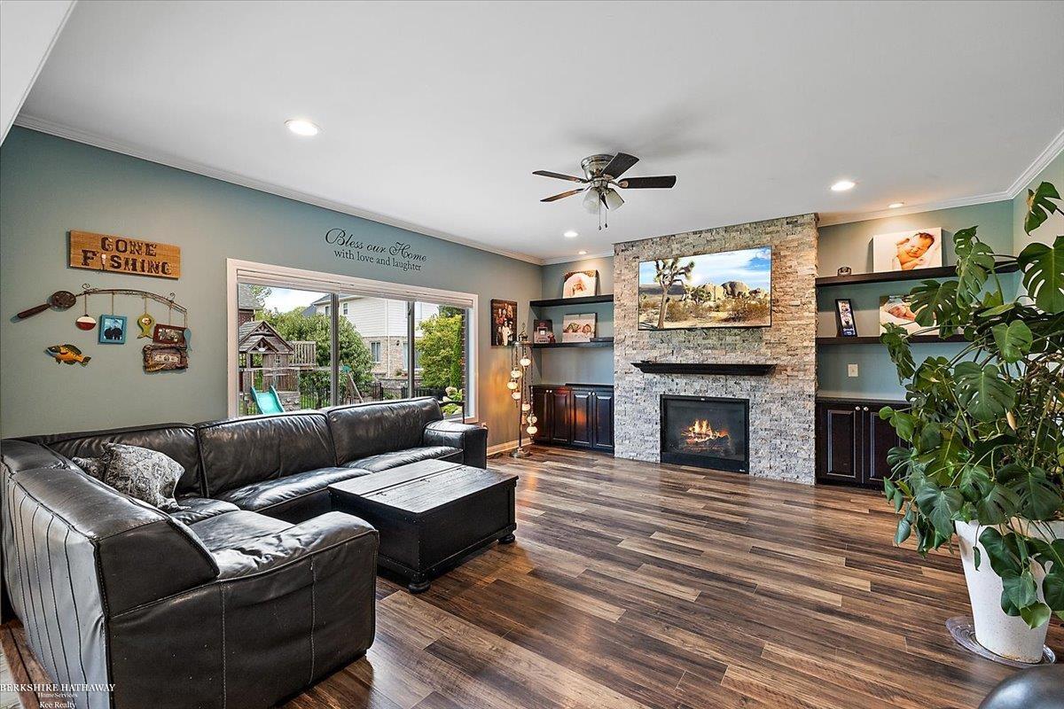 Harrison Twp, Michigan 48045, United States, 4 Bedrooms Bedrooms, ,3 BathroomsBathrooms,Residential,Active,227178