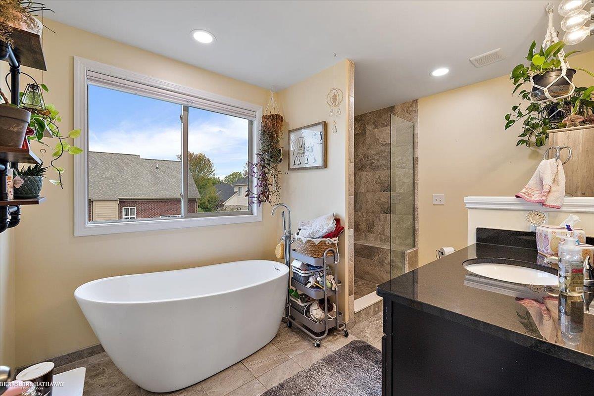 Harrison Twp, Michigan 48045, United States, 4 Bedrooms Bedrooms, ,3 BathroomsBathrooms,Residential,Active,227178