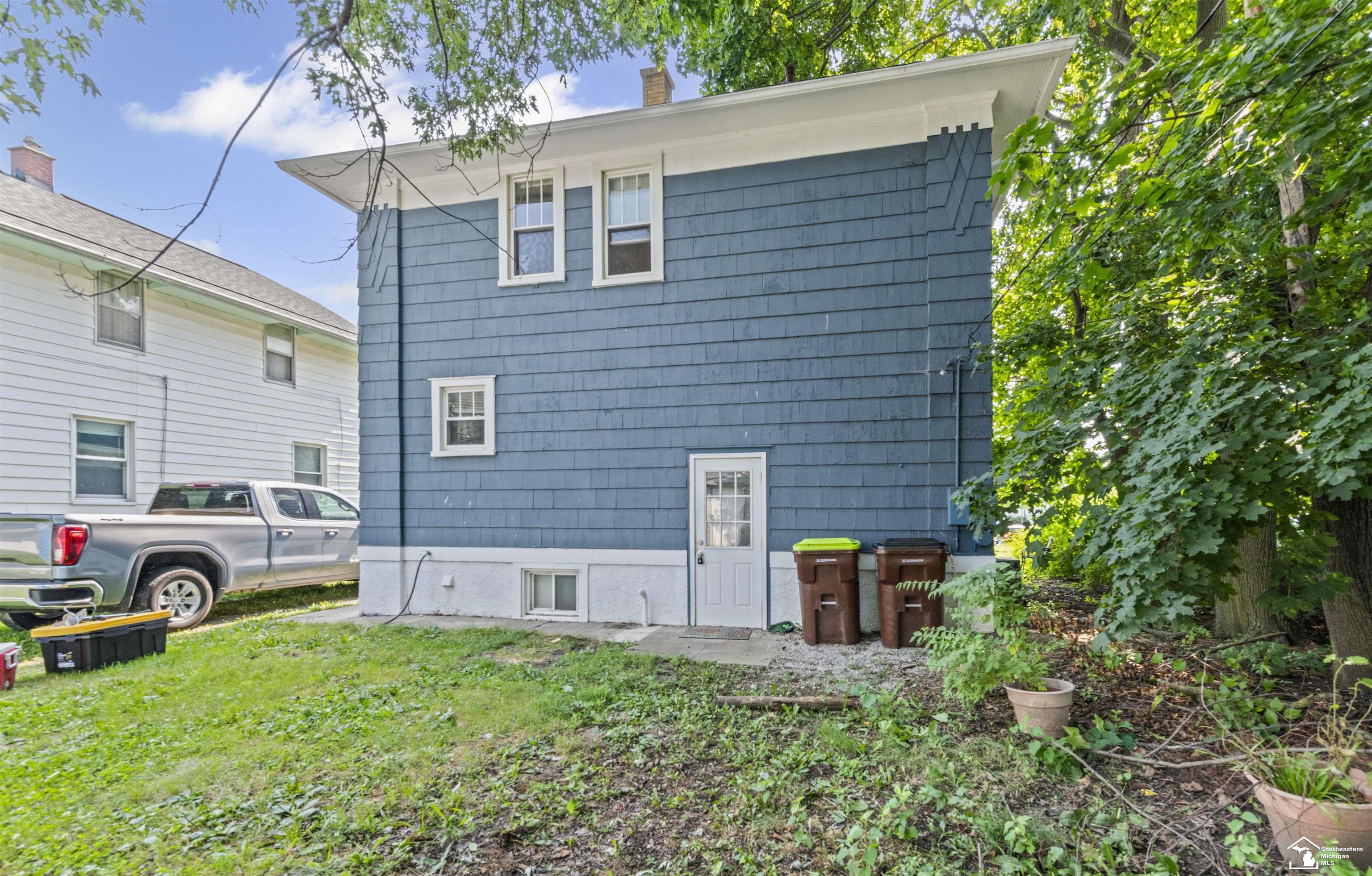 121 N Roessler Street