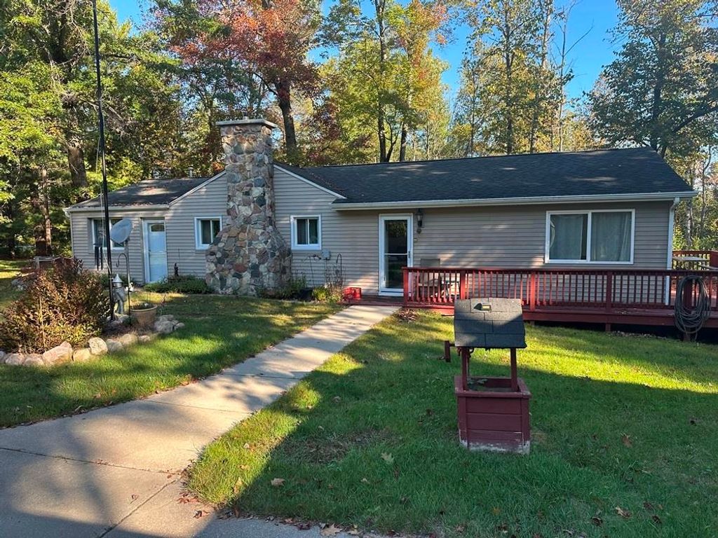 Photo of 3760 N Rodgers Avenue, Harrison, MI 48625 (MLS # 50192102)