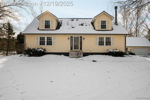 Photo of 7097 Chase Lake Road, Fowlerville, MI 48836 (MLS # 60959541)