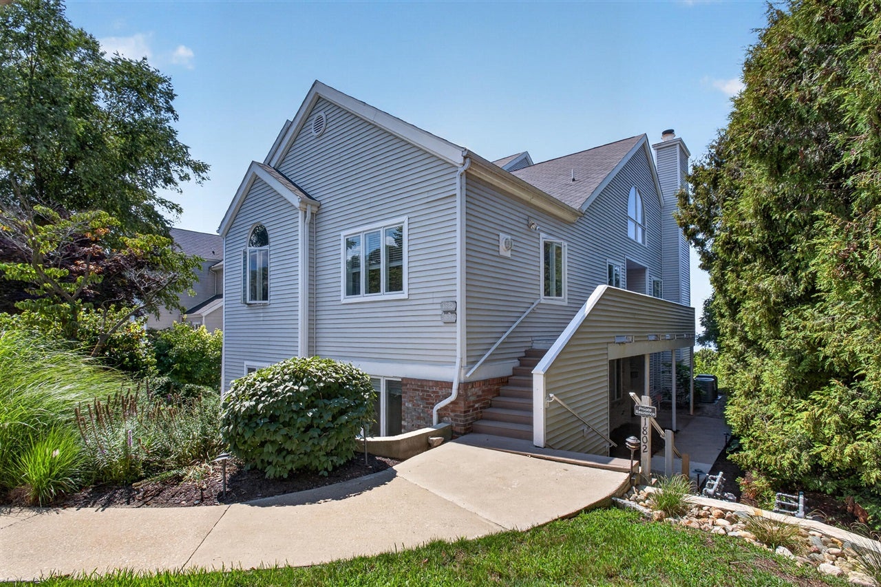 1802 Lakeshore Drive 6