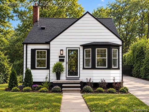 Photo of 1035 N Vermont Avenue, Royal Oak, MI 48067 (MLS # 61031857)