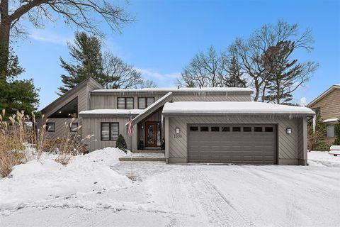Photo of 1559 Brookwood Drive, Norton Shores, MI 49441 (MLS # 70509000)
