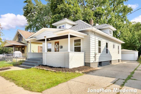 Photo of 816 Richmond Street, Grand Rapids, MI 49504 (MLS # 70548897)