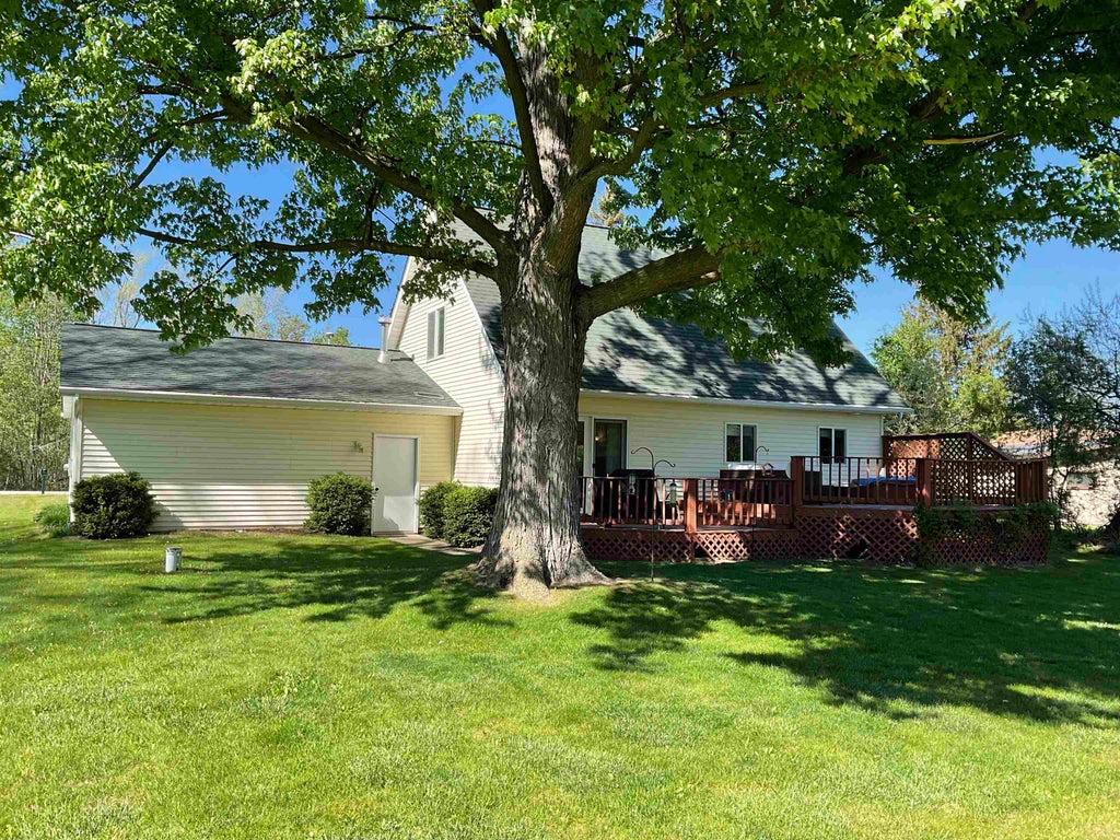 Photo of 270 Witbeck Drive, Clare, MI 48617 (MLS # 50209290)