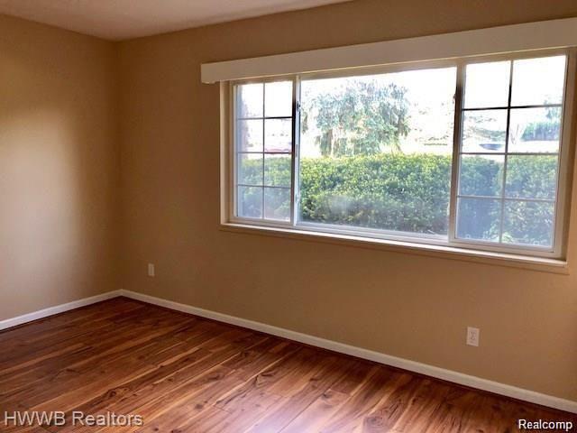 Rochester Hills, Michigan 48309, United States, 2 Bedrooms Bedrooms, ,1 BathroomBathrooms,Residential,Active,220185