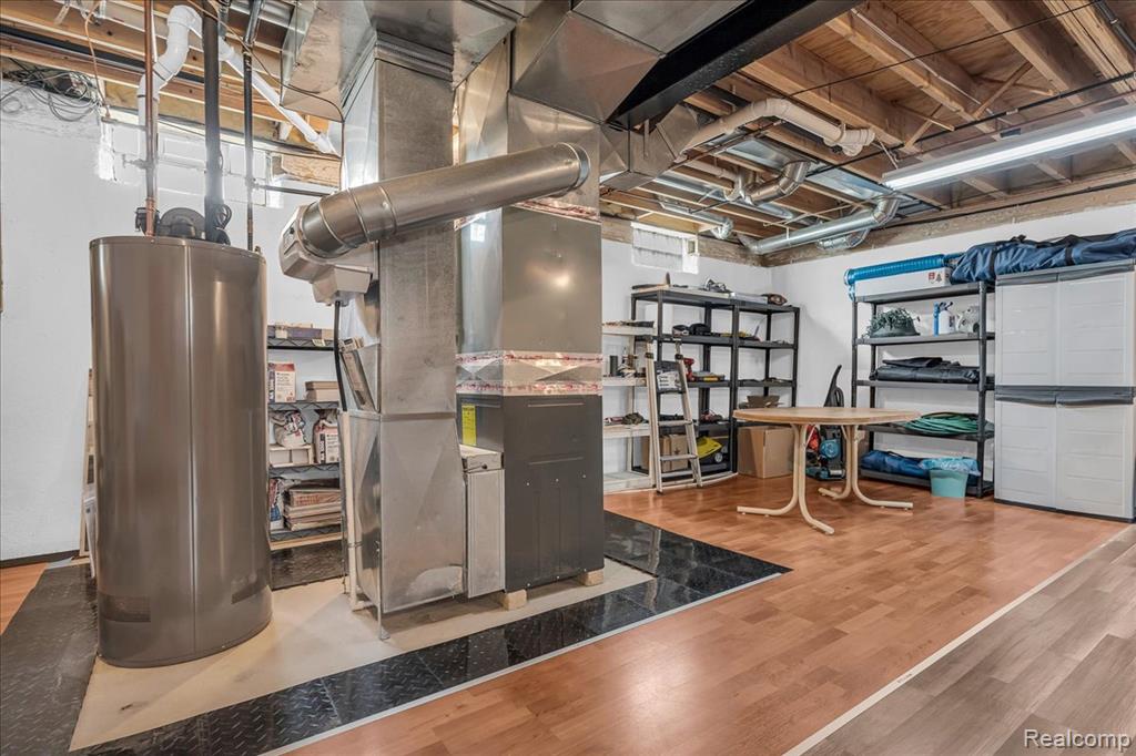 Chesterfield, Michigan 48047, United States, 3 Bedrooms Bedrooms, ,3 BathroomsBathrooms,Residential,Pending,192825