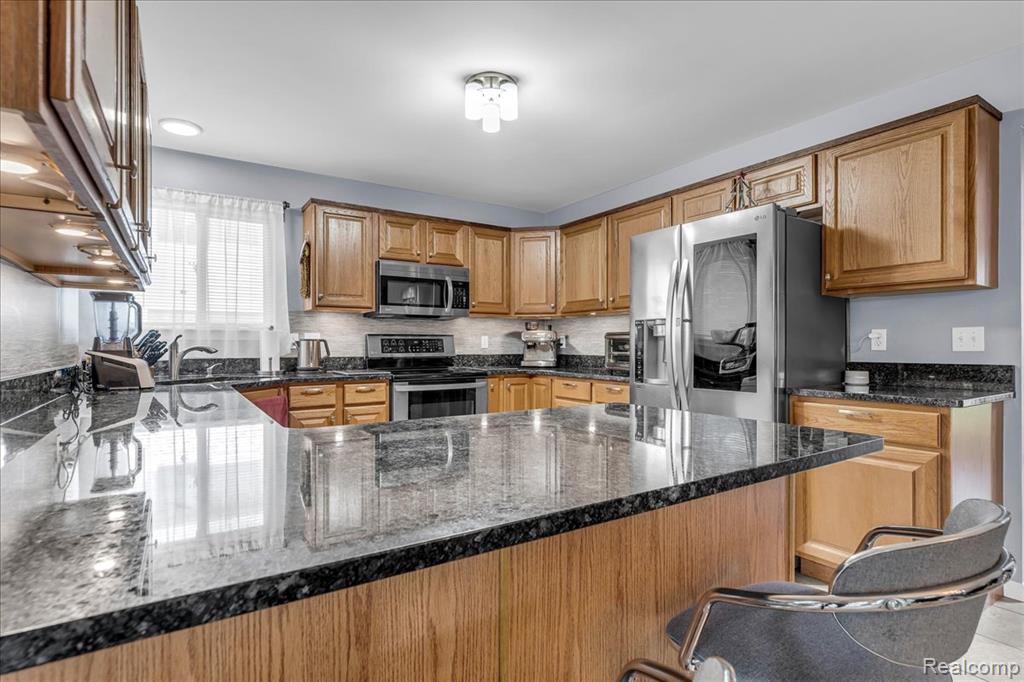 Chesterfield, Michigan 48047, United States, 3 Bedrooms Bedrooms, ,3 BathroomsBathrooms,Residential,Pending,192825