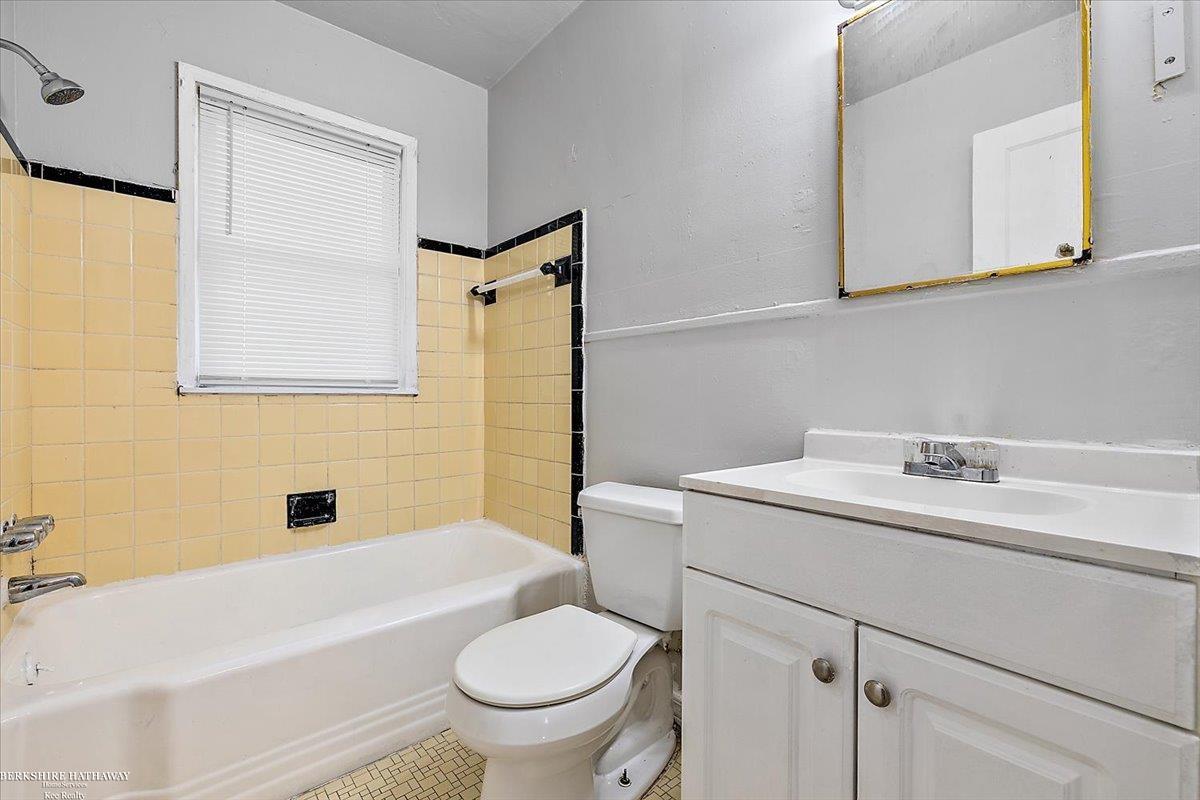 Detroit, Michigan 48224, United States, 3 Bedrooms Bedrooms, ,1 BathroomBathrooms,Residential,Active,246182