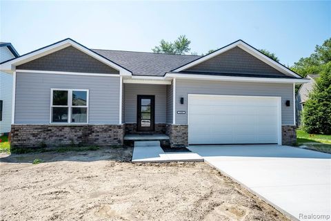 1405 Cedarcrest Drive Carleton MI 48117
