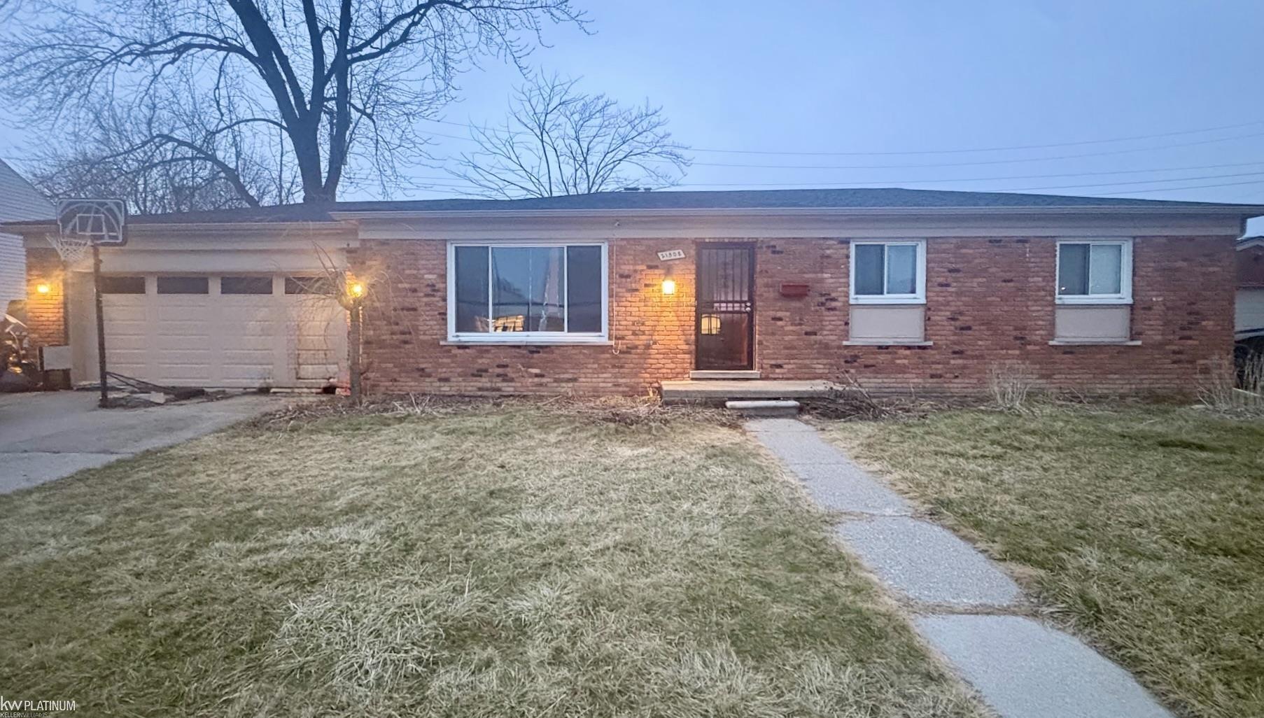 21508 Lanse Street, Saint Clair Shores, MI 48081