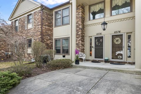 Photo of 4376 Knightsbridge Lane, West Bloomfield, MI 48323 (MLS # 70522456)