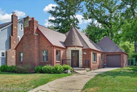 Photo of 207 Navajo Avenue, Pontiac, MI 48341 (MLS # 61015140)