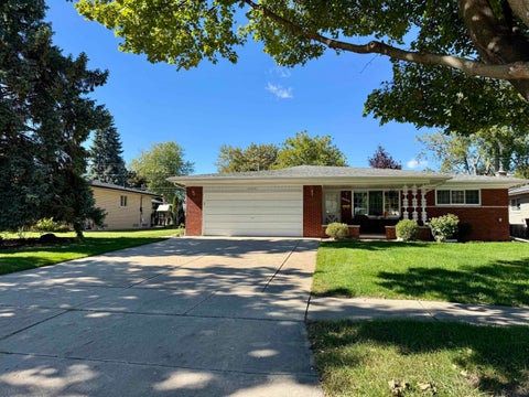 Photo of 33535 Shelley Lynne Dr Drive, Sterling Heights, MI 48312 (MLS # 50223975)