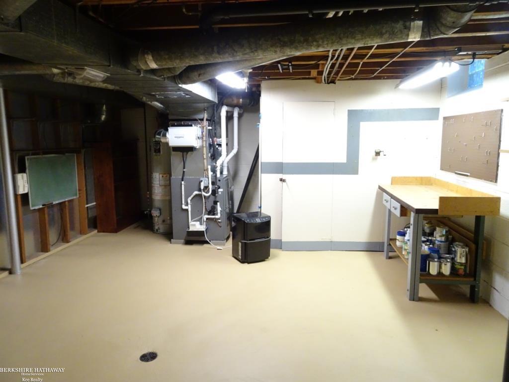 Saint Clair Shores, Michigan 48081, United States, 3 Bedrooms Bedrooms, ,2 BathroomsBathrooms,Residential,Active,232113