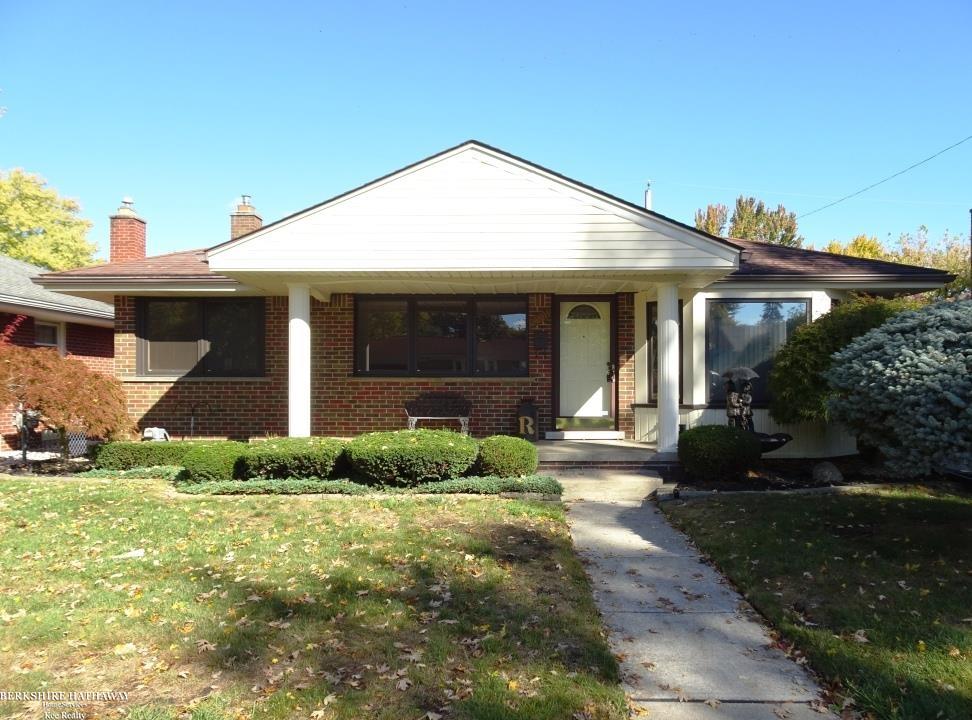 Saint Clair Shores, Michigan 48081, United States, 3 Bedrooms Bedrooms, ,2 BathroomsBathrooms,Residential,Active,232113