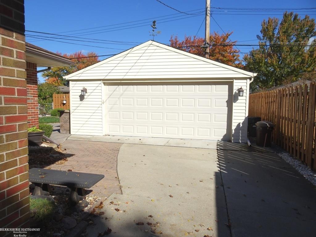 Saint Clair Shores, Michigan 48081, United States, 3 Bedrooms Bedrooms, ,2 BathroomsBathrooms,Residential,Active,232113