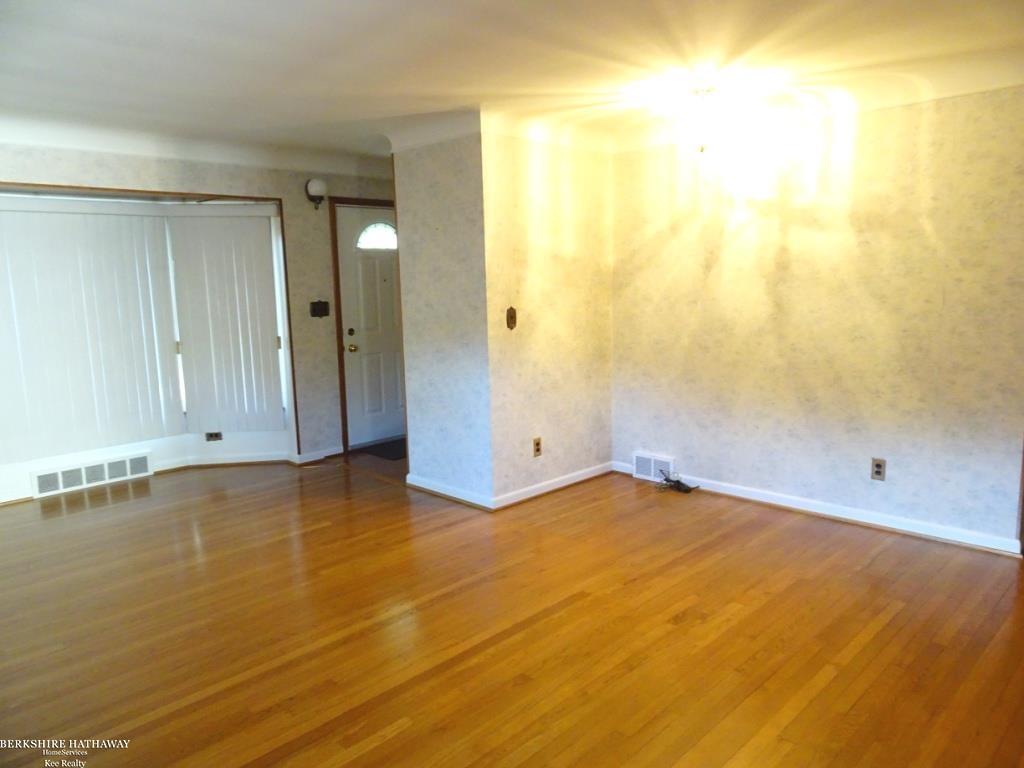 Saint Clair Shores, Michigan 48081, United States, 3 Bedrooms Bedrooms, ,2 BathroomsBathrooms,Residential,Active,232113