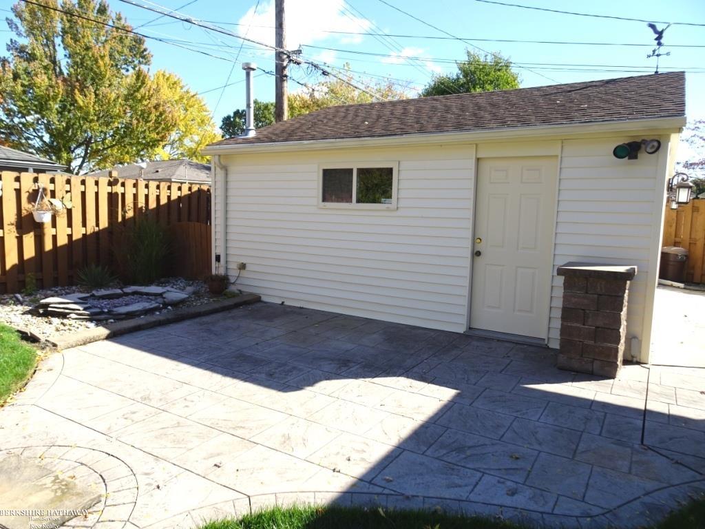 Saint Clair Shores, Michigan 48081, United States, 3 Bedrooms Bedrooms, ,2 BathroomsBathrooms,Residential,Active,232113