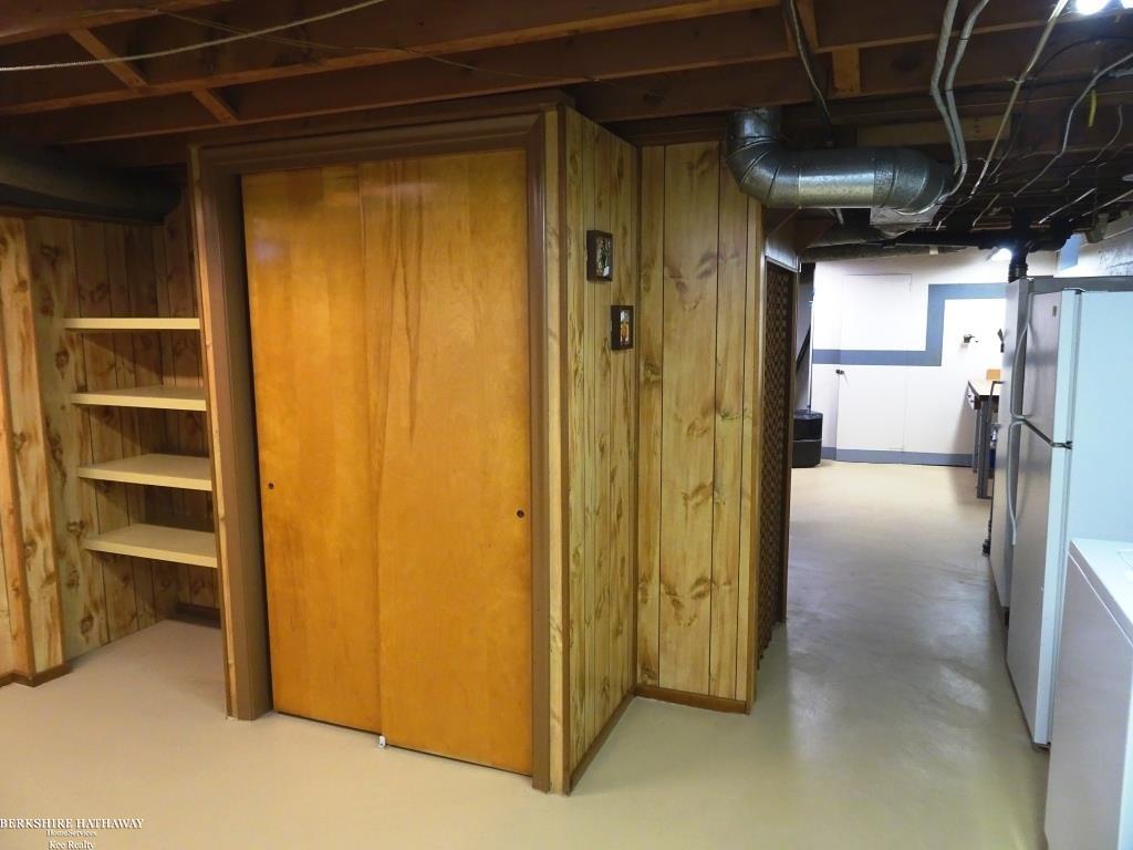 Saint Clair Shores, Michigan 48081, United States, 3 Bedrooms Bedrooms, ,2 BathroomsBathrooms,Residential,Active,232113