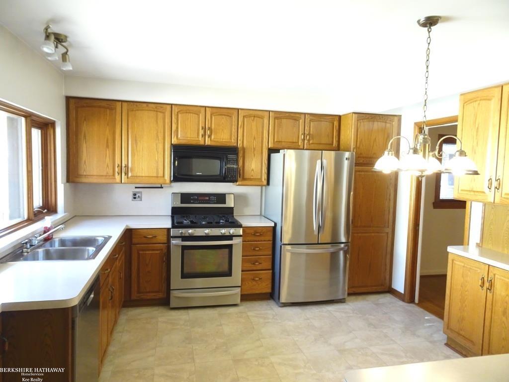 Saint Clair Shores, Michigan 48081, United States, 3 Bedrooms Bedrooms, ,2 BathroomsBathrooms,Residential,Active,232113