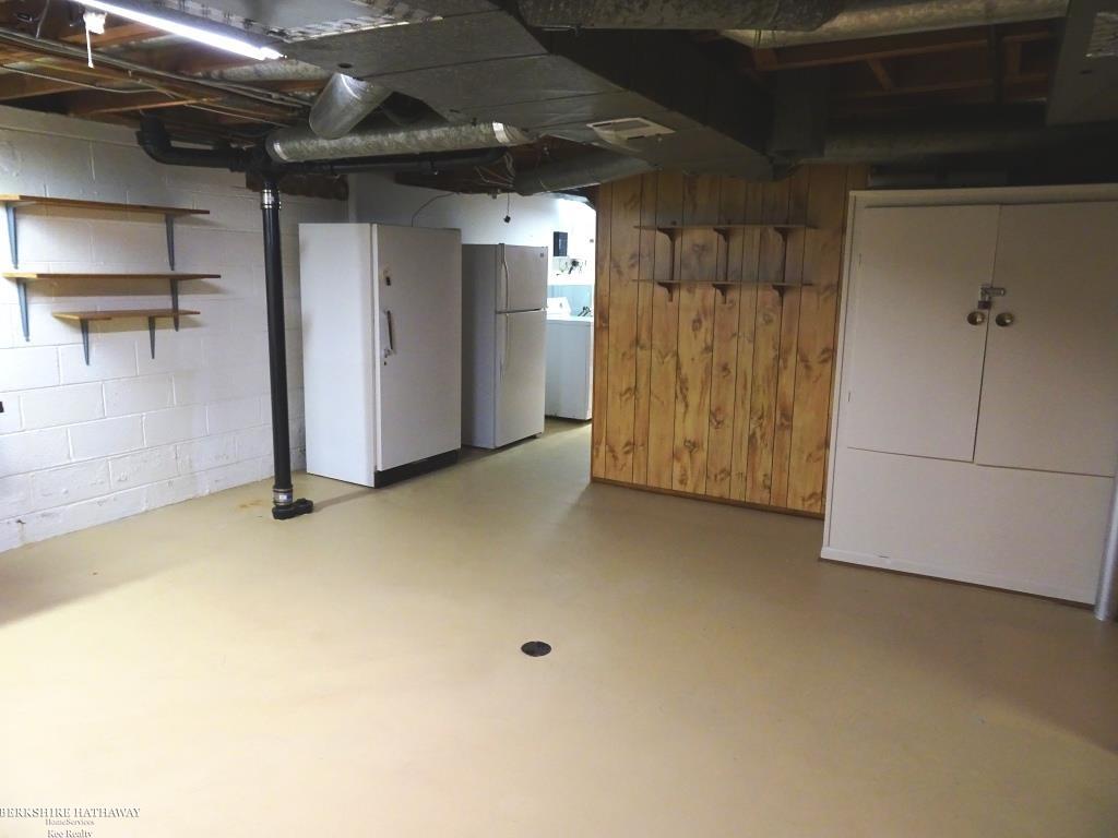 Saint Clair Shores, Michigan 48081, United States, 3 Bedrooms Bedrooms, ,2 BathroomsBathrooms,Residential,Active,232113