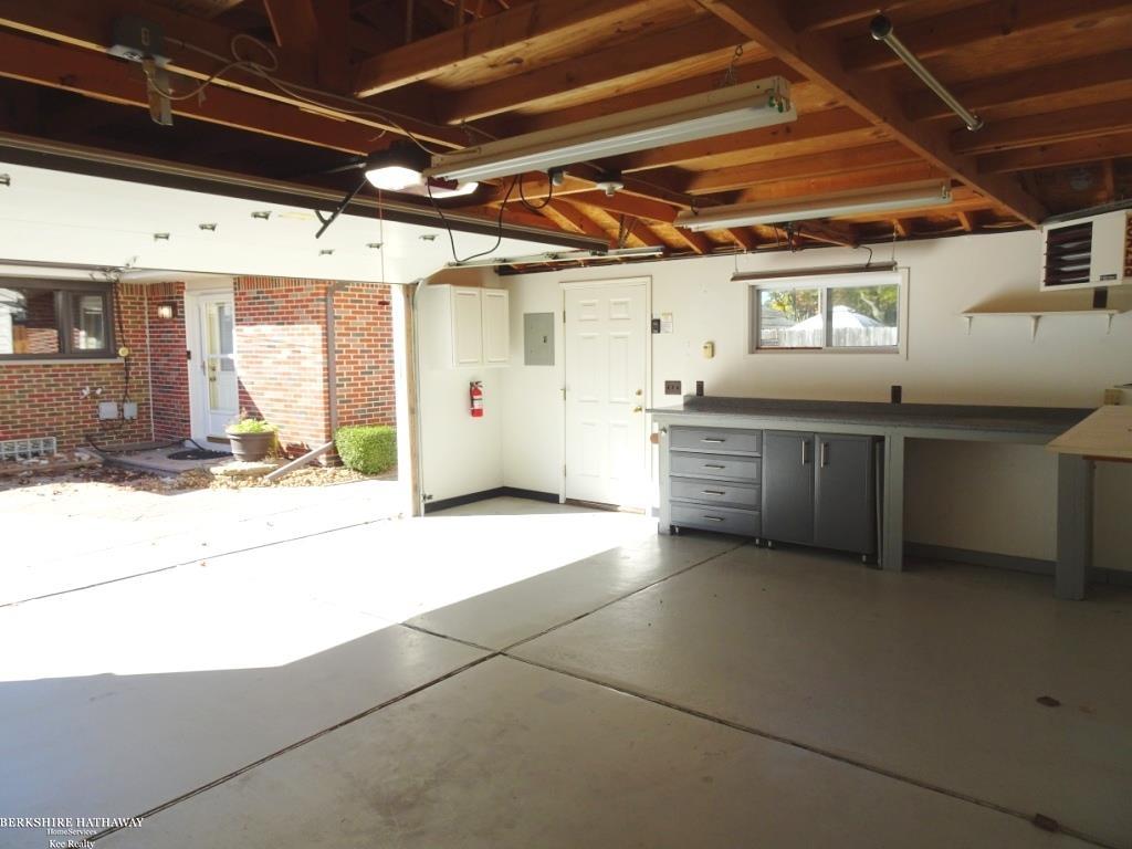 Saint Clair Shores, Michigan 48081, United States, 3 Bedrooms Bedrooms, ,2 BathroomsBathrooms,Residential,Active,232113