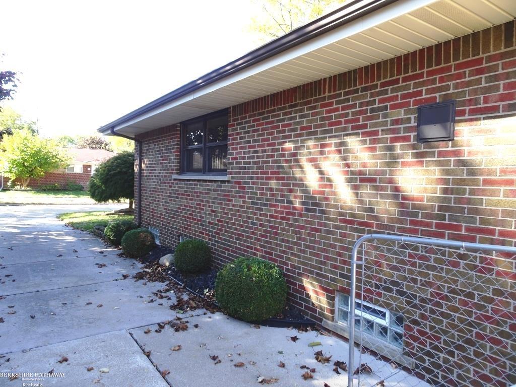 Saint Clair Shores, Michigan 48081, United States, 3 Bedrooms Bedrooms, ,2 BathroomsBathrooms,Residential,Active,232113
