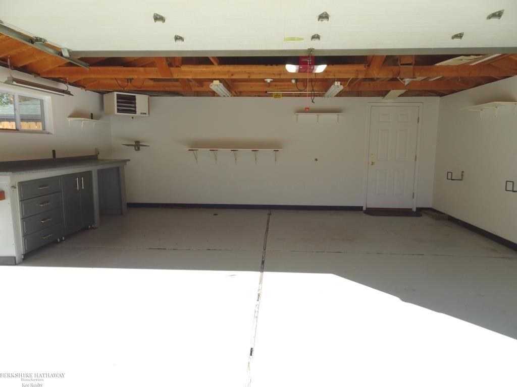 Saint Clair Shores, Michigan 48081, United States, 3 Bedrooms Bedrooms, ,2 BathroomsBathrooms,Residential,Active,232113