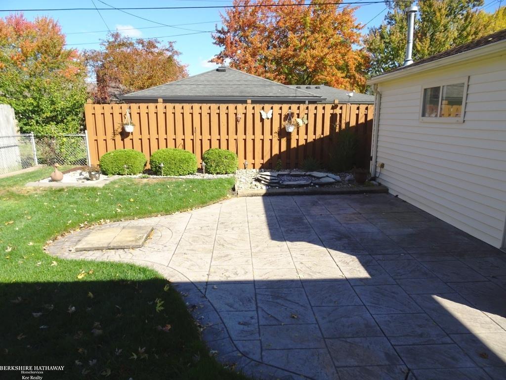 Saint Clair Shores, Michigan 48081, United States, 3 Bedrooms Bedrooms, ,2 BathroomsBathrooms,Residential,Active,232113