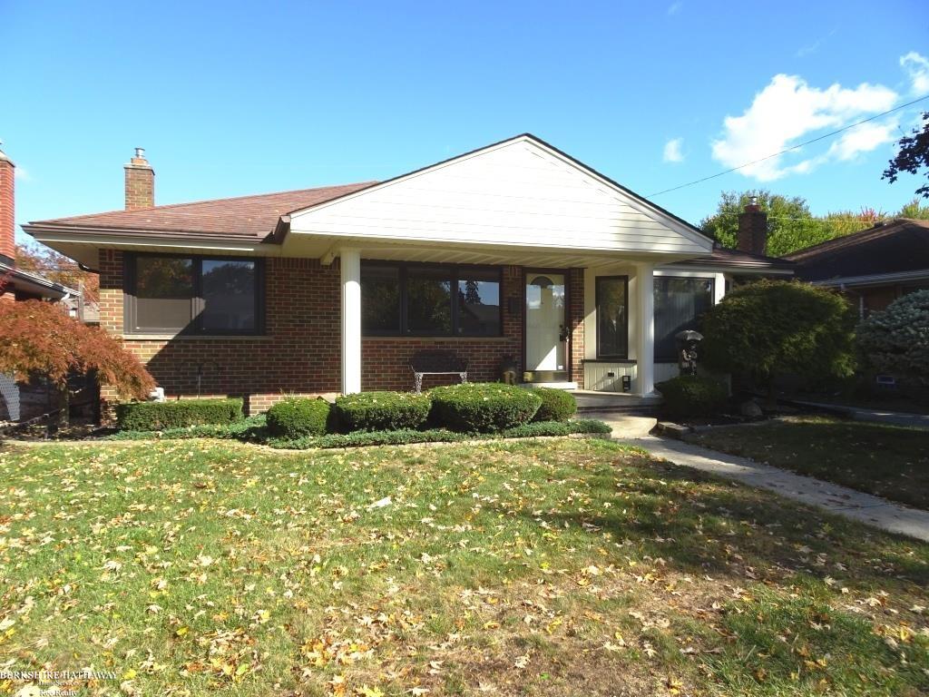 Saint Clair Shores, Michigan 48081, United States, 3 Bedrooms Bedrooms, ,2 BathroomsBathrooms,Residential,Active,232113