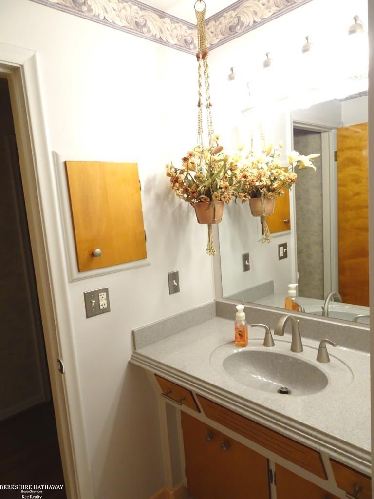 Saint Clair Shores, Michigan 48081, United States, 3 Bedrooms Bedrooms, ,2 BathroomsBathrooms,Residential,Active,232113