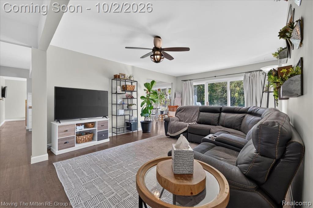 8543 Oakville Waltz Road