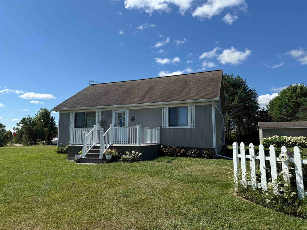 Photo of 4563 Hamilton Way, Gladwin, MI 48624 (MLS # 50185821)