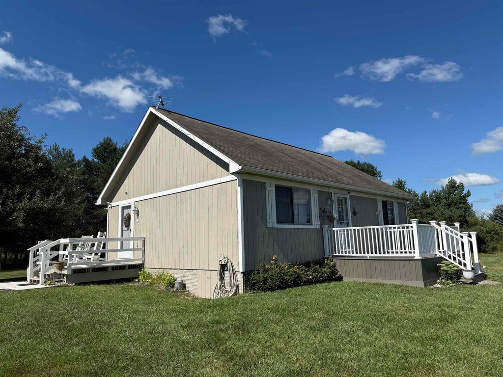 Photo of 4563 Hamilton Way, Gladwin, MI 48624 (MLS # 50185821)