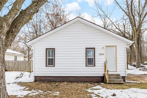 Photo of 1584 Carlton Street, Muskegon, MI 49442 (MLS # 70515746)