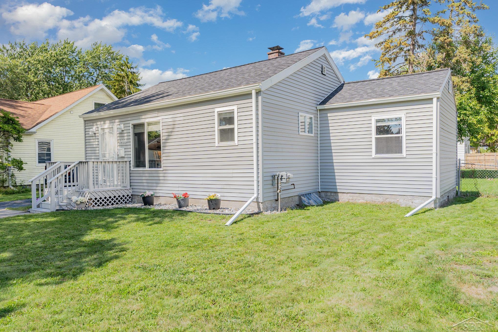 Saginaw, Michigan 48602, United States, 2 Bedrooms Bedrooms, ,1 BathroomBathrooms,Residential,Active,202898