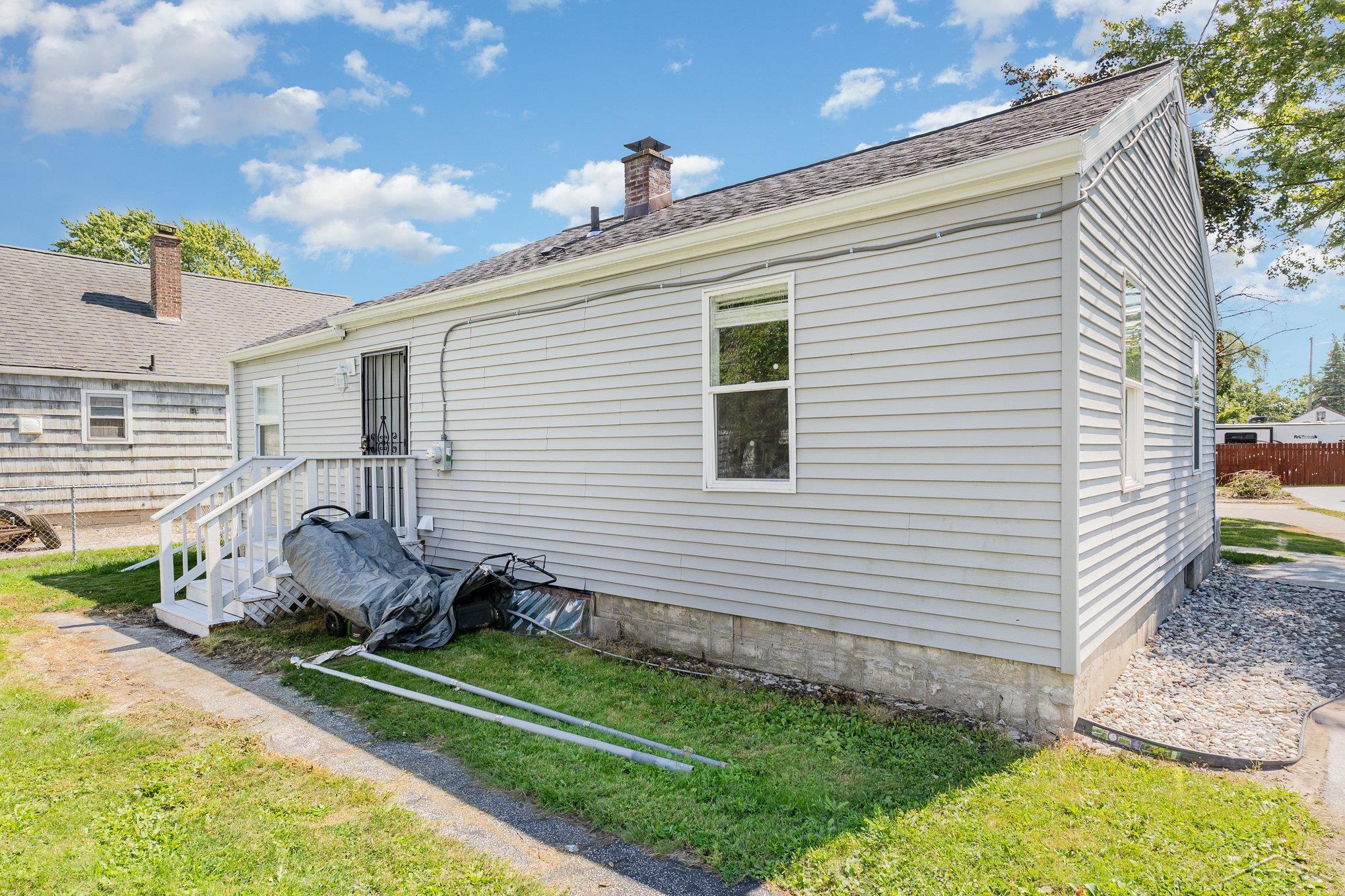 Saginaw, Michigan 48602, United States, 2 Bedrooms Bedrooms, ,1 BathroomBathrooms,Residential,Active,202898