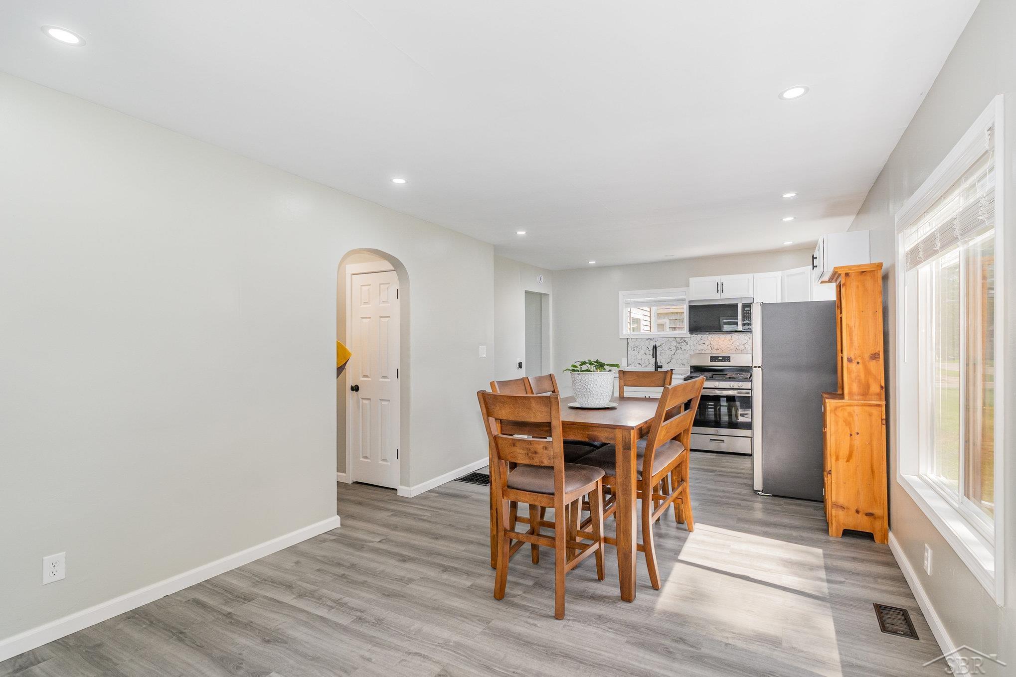 Saginaw, Michigan 48602, United States, 2 Bedrooms Bedrooms, ,1 BathroomBathrooms,Residential,Active,202898