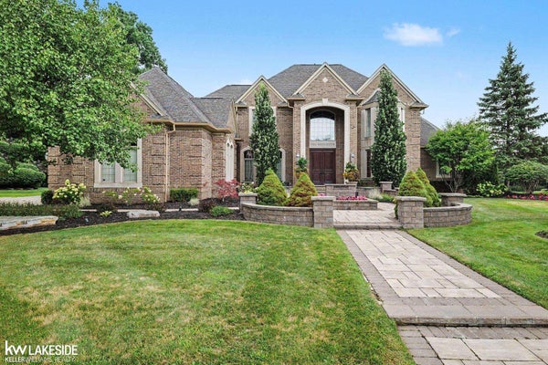 19814 WESTCHESTER DR, CLINTON TOWNSHIP, MI 48038 - Image c9b3a9dc087859ae0ae4f2b4a7f4a25f/2368777966