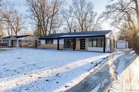 2483 Walce Drive West Bloomfield MI 48324