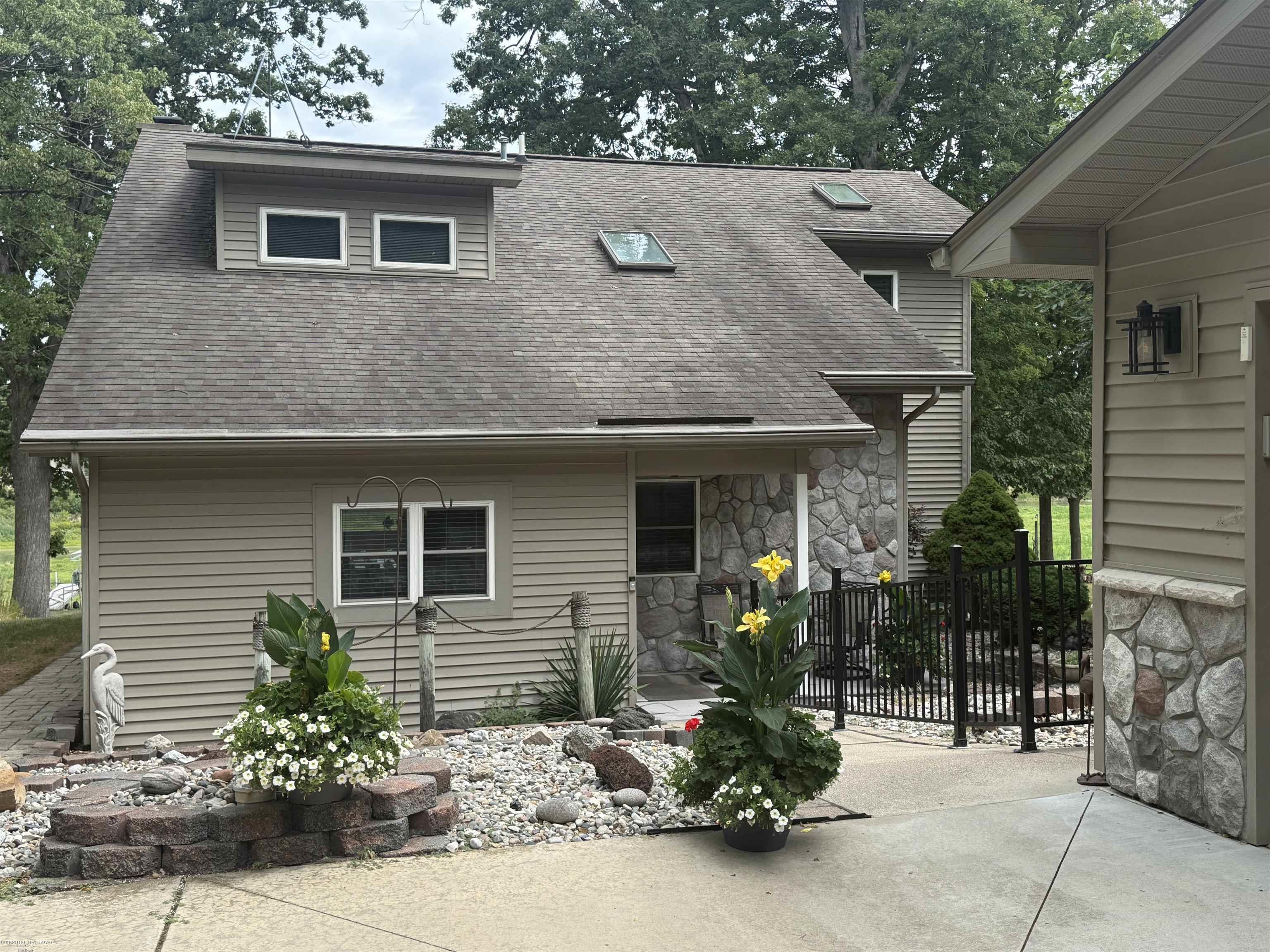 Beaverton, Michigan 48612, United States, 3 Bedrooms Bedrooms, ,3 BathroomsBathrooms,Residential,Pending,208974